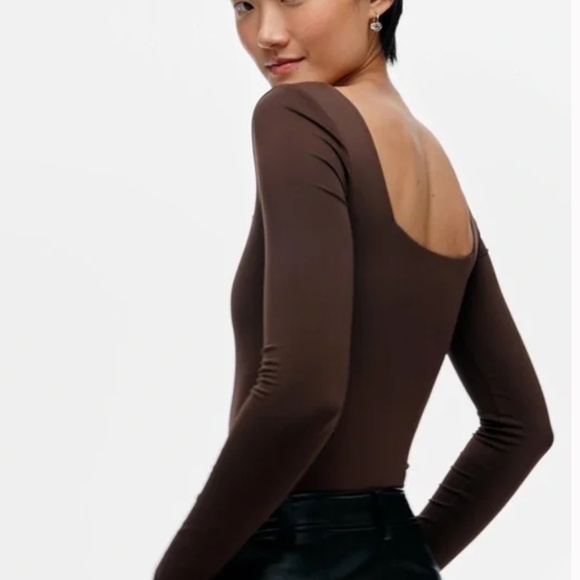 Aritzia - Babaton - Original Contour Squareneck Bodysuit - Picture 2 of 7